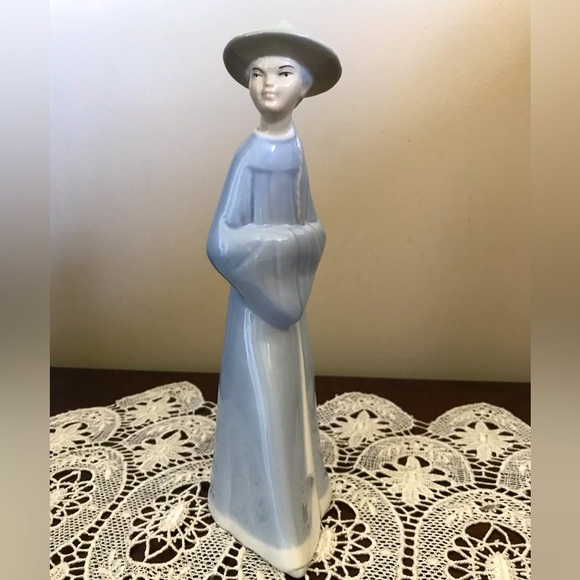 Miguel Requena Valencia Porcelain made in Spain Asian Figurine - Picture 1 of 7